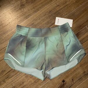 Lululemon Hotty Hot HR 2.5” Lined Shorts